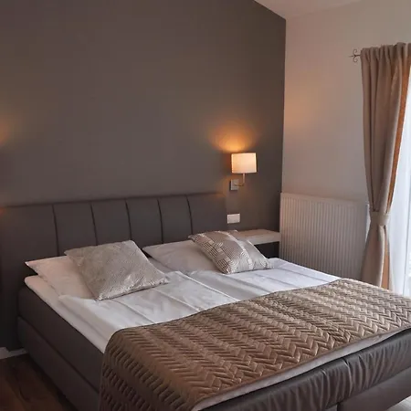 Πανσιόν Hofgarten Rosa 3*